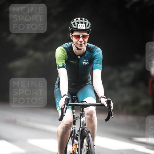 13.09.2026 - Stadtparktriathlon H.Heesch http://msf.ph/oto/10351925 13.09.2026 09:26:38 Radfahren 87, 171, 209 meine-sportfotos.de