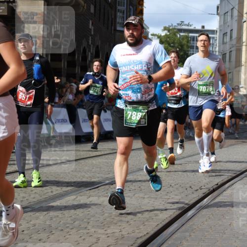 13.09.2026 - 21. swb-Marathon Bremen Strokosch-Dieckow http://msf.ph/oto/10351945 13.09.2026 13:29:41 Ziel 132, 303, 596, 651, 1083, 1365, 1387, 1545, 1823, 2023, 2301, 2742, 2867, 2957, 3258, 3721, 3796, 3846, 3912, 4541, 5036, 5599, 6030, 6103, 6499, 6690, 7013, 7149, 7361, 7631, 7649, 7860, 8007, 8009, 8066, 8099, 8277, 8338, 8675, 8831, 9249, 9889, 10128, 109, 124, 454, 716, 1073, 1173, 1759, 1861, 2289, 3320, 3618, 3667, 3908, 4115, 4524, 4575, 6127, 6725, 7079, 7093, 8267, 8612, 8771, 8899, 9049, 9534 meine-sportfotos.de