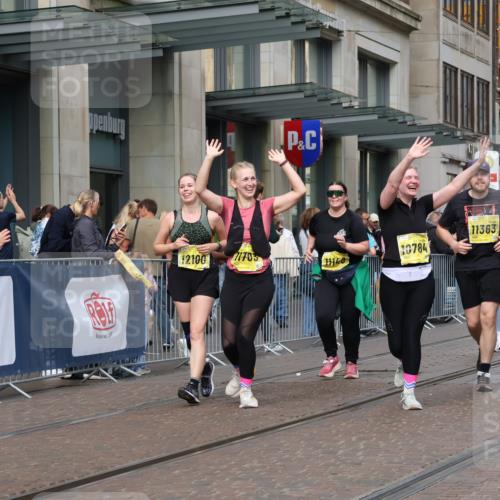 13.09.2026 - 21. swb-Marathon Bremen Strokosch-Dieckow http://msf.ph/oto/10351976 13.09.2026 11:14:10 Ziel 10303, 10395, 10396, 10402, 10586, 10722, 10784, 10854, 11041, 11140, 11173, 11363, 11408, 11703, 11864, 12100, 12112, 12431, 10402, 10491, 10799, 10880, 11027, 11233, 11535, 11864, 11902 meine-sportfotos.de