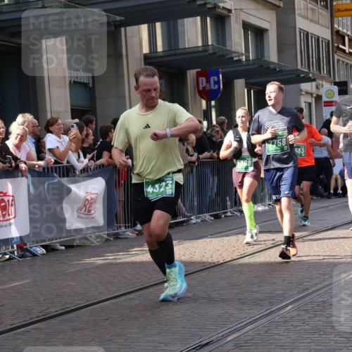 13.09.2026 - 21. swb-Marathon Bremen Strokosch-Dieckow http://msf.ph/oto/10351979 13.09.2026 13:32:22 Ziel 1437, 1687, 2292, 2293, 2611, 2992, 3354, 3429, 3878, 3895, 3902, 4233, 4263, 4323, 4380, 4862, 5009, 5281, 5398, 5581, 5657, 6518, 6583, 6593, 6718, 6760, 6786, 7016, 7173, 7466, 7758, 7990, 8344, 8367, 8506, 8957, 9040, 9175, 13232, 13234, 287, 1369, 2310, 2910, 3402, 3441, 3650, 3922, 4057, 4471, 4566, 4655, 4797, 4835, 5281, 5628, 6258, 6475, 6518, 7182, 7526, 7818, 9394, 13182 meine-sportfotos.de