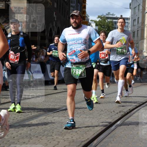 13.09.2026 - 21. swb-Marathon Bremen Strokosch-Dieckow http://msf.ph/oto/10351991 13.09.2026 13:29:41 Ziel 132, 303, 596, 651, 1083, 1365, 1387, 1545, 1823, 2023, 2301, 2742, 2867, 2957, 3258, 3721, 3796, 3846, 3912, 4541, 5036, 5599, 6030, 6103, 6499, 6690, 7013, 7149, 7361, 7631, 7649, 7860, 8007, 8009, 8066, 8099, 8277, 8338, 8675, 8831, 9249, 9889, 10128, 109, 124, 454, 716, 1073, 1173, 1759, 1861, 2289, 3320, 3618, 3667, 3908, 4115, 4524, 4575, 6127, 6725, 7079, 7093, 8267, 8612, 8771, 8899, 9049, 9534 meine-sportfotos.de