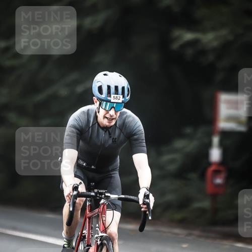 13.09.2026 - Stadtparktriathlon H.Heesch http://msf.ph/oto/10351994 13.09.2026 11:06:10 Radfahren 376, 582, 665, 687, 696 meine-sportfotos.de