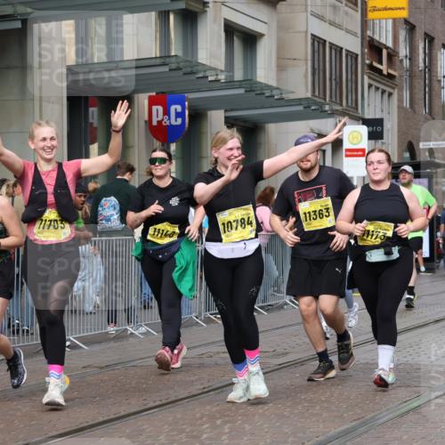 13.09.2026 - 21. swb-Marathon Bremen Strokosch-Dieckow http://msf.ph/oto/10352001 13.09.2026 11:14:11 Ziel 10303, 10395, 10396, 10586, 10722, 10784, 10854, 11041, 11140, 11173, 11363, 11408, 11703, 12100, 12112, 12431, 10402, 10491, 10799, 10880, 11027, 11233, 11535, 11864, 11902 meine-sportfotos.de