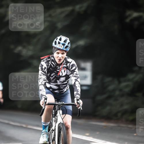 13.09.2026 - Stadtparktriathlon H.Heesch http://msf.ph/oto/10352007 13.09.2026 11:06:11 Radfahren 376, 582, 665, 687, 696 meine-sportfotos.de