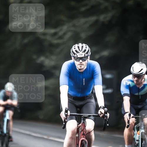 13.09.2026 - Stadtparktriathlon H.Heesch http://msf.ph/oto/10352046 13.09.2026 11:06:13 Radfahren 376, 427, 564, 582, 665, 687, 696 meine-sportfotos.de