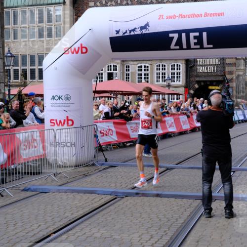 13.09.2026 - 21. swb-Marathon Bremen Tim E. http://msf.ph/oto/10352049 13.09.2026 12:33:14 Ziel 822 meine-sportfotos.de