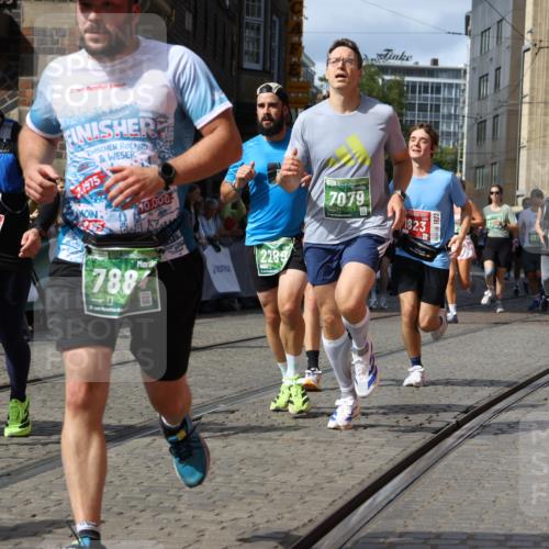 13.09.2026 - 21. swb-Marathon Bremen Strokosch-Dieckow http://msf.ph/oto/10352056 13.09.2026 13:29:42 Ziel 132, 303, 596, 651, 1083, 1365, 1387, 1545, 1823, 2023, 2076, 2301, 2742, 2867, 2957, 3258, 3721, 3796, 3846, 3912, 4541, 5036, 5244, 5599, 6030, 6103, 6499, 6690, 7013, 7149, 7361, 7426, 7631, 7649, 7860, 8007, 8009, 8066, 8099, 8277, 8338, 8675, 8831, 9249, 9889, 10128, 109, 454, 716, 1073, 1173, 1205, 1759, 1848, 1861, 3320, 3618, 3667, 3908, 4115, 4524, 4575, 6127, 6725, 7093, 8267, 8612, 8771, 8899, 9049, 9534 meine-sportfotos.de