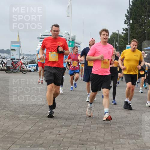 13.09.2026 - Kiel Lauf Andreas Tolksdorf http://msf.ph/oto/10352059 13.09.2026 09:56:21 Kiellinie 9567, 77631, 9867, 9637, 1969 meine-sportfotos.de