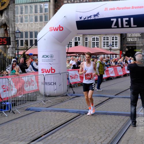 13.09.2026 - 21. swb-Marathon Bremen Tim E. http://msf.ph/oto/10352078 13.09.2026 12:33:14 Ziel 822 meine-sportfotos.de