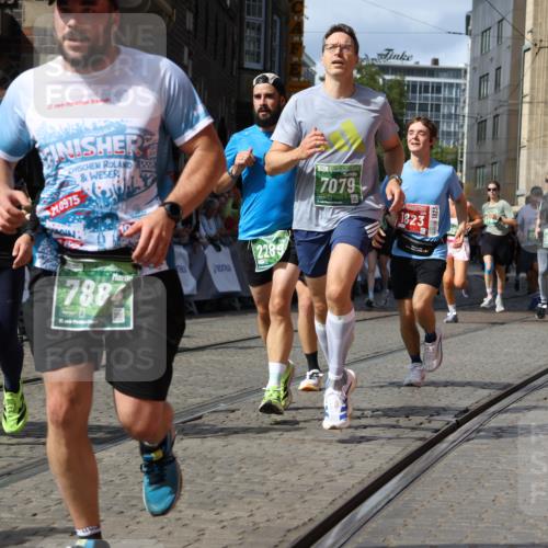 13.09.2026 - 21. swb-Marathon Bremen Strokosch-Dieckow http://msf.ph/oto/10352106 13.09.2026 13:29:42 Ziel 132, 303, 596, 651, 1083, 1365, 1387, 1545, 1823, 2023, 2076, 2301, 2742, 2867, 2957, 3258, 3721, 3796, 3846, 3912, 4541, 5036, 5244, 5599, 6030, 6103, 6499, 6690, 7013, 7149, 7361, 7426, 7631, 7649, 7860, 8007, 8009, 8066, 8099, 8277, 8338, 8675, 8831, 9249, 9889, 10128, 109, 454, 716, 1073, 1173, 1205, 1759, 1848, 1861, 3320, 3618, 3667, 3908, 4115, 4524, 4575, 6127, 6725, 7093, 8267, 8612, 8771, 8899, 9049, 9534 meine-sportfotos.de