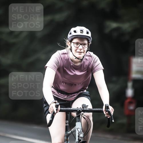 13.09.2026 - Stadtparktriathlon H.Heesch http://msf.ph/oto/10352113 13.09.2026 11:06:19 Radfahren 427, 544, 564, 665, 687, 696 meine-sportfotos.de