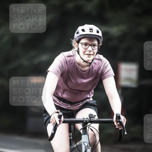 13.09.2026 - Stadtparktriathlon H.Heesch http://msf.ph/oto/10352118 13.09.2026 11:06:19 Radfahren 427, 544, 564, 665, 687, 696 meine-sportfotos.de