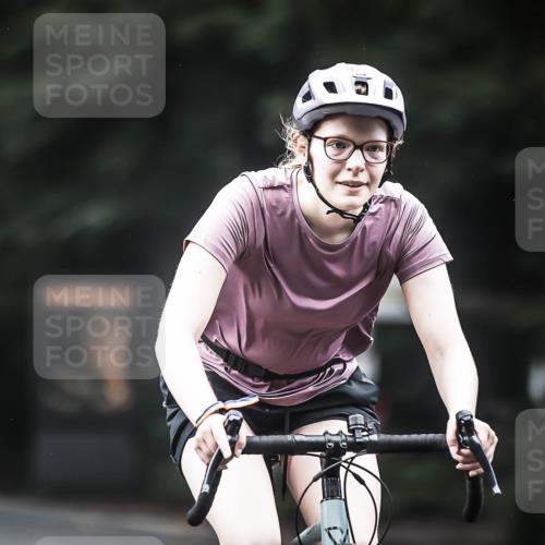 13.09.2026 - Stadtparktriathlon H.Heesch http://msf.ph/oto/10352123 13.09.2026 11:06:20 Radfahren 427, 544, 564, 687 meine-sportfotos.de