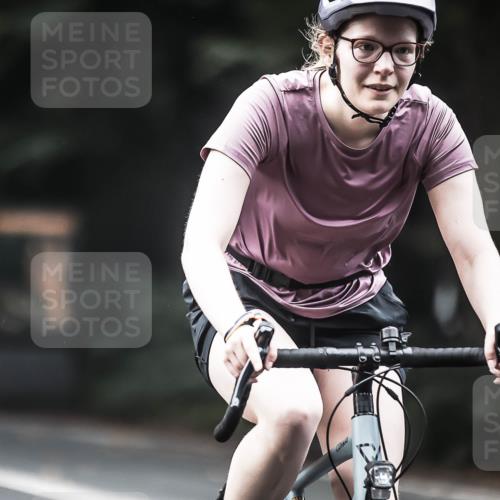 13.09.2026 - Stadtparktriathlon H.Heesch http://msf.ph/oto/10352128 13.09.2026 11:06:20 Radfahren 427, 544, 564, 687 meine-sportfotos.de