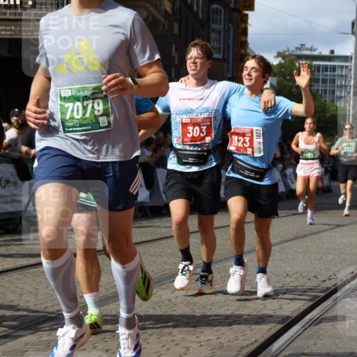 13.09.2026 - 21. swb-Marathon Bremen Strokosch-Dieckow http://msf.ph/oto/10352136 13.09.2026 13:29:43 Ziel 132, 303, 596, 651, 1083, 1365, 1387, 1545, 1823, 2023, 2076, 2301, 2742, 2867, 2957, 3258, 3721, 3796, 3846, 3912, 4541, 5036, 5244, 5599, 6030, 6103, 6499, 6690, 7013, 7149, 7361, 7426, 7631, 7649, 7860, 8007, 8009, 8066, 8099, 8277, 8338, 8675, 8831, 9249, 9889, 10128, 109, 454, 716, 1073, 1173, 1205, 1759, 1848, 1861, 3320, 3618, 3667, 3908, 4115, 4524, 4575, 5631, 6127, 6725, 7093, 8267, 8612, 8771, 8899, 9049 meine-sportfotos.de