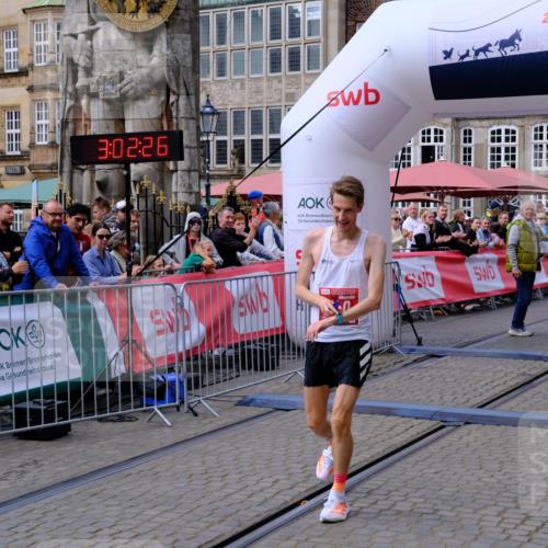 13.09.2026 - 21. swb-Marathon Bremen Tim E. http://msf.ph/oto/10352165 13.09.2026 12:33:15 Ziel 822 meine-sportfotos.de