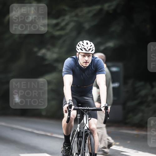 13.09.2026 - Stadtparktriathlon H.Heesch http://msf.ph/oto/10352178 13.09.2026 11:06:27 Radfahren 544, 632 meine-sportfotos.de