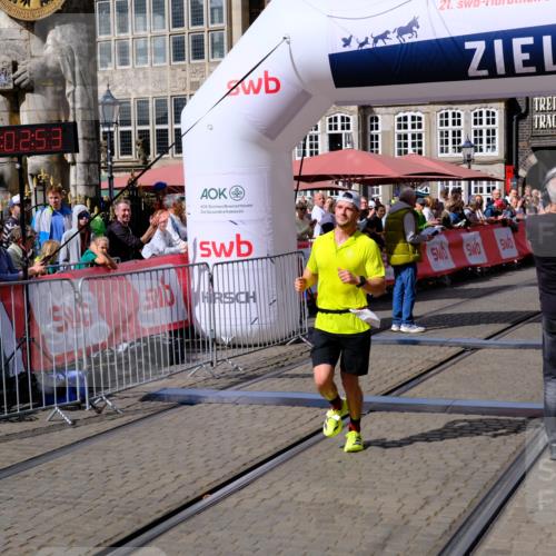 13.09.2026 - 21. swb-Marathon Bremen Tim E. http://msf.ph/oto/10352211 13.09.2026 12:33:42 Ziel  meine-sportfotos.de