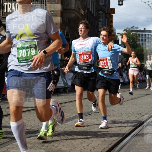 13.09.2026 - 21. swb-Marathon Bremen Strokosch-Dieckow http://msf.ph/oto/10352236 13.09.2026 13:29:43 Ziel 132, 303, 596, 651, 1083, 1365, 1387, 1545, 1823, 2023, 2076, 2301, 2742, 2867, 2957, 3258, 3721, 3796, 3846, 3912, 4541, 5036, 5244, 5599, 6030, 6103, 6499, 6690, 7013, 7149, 7361, 7426, 7631, 7649, 7860, 8007, 8009, 8066, 8099, 8277, 8338, 8675, 8831, 9249, 9889, 10128, 109, 454, 716, 1073, 1173, 1205, 1759, 1848, 1861, 3320, 3618, 3667, 3908, 4115, 4524, 4575, 5631, 6127, 6725, 7093, 8267, 8612, 8771, 8899, 9049 meine-sportfotos.de