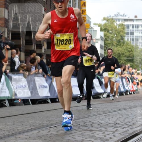 13.09.2026 - 21. swb-Marathon Bremen Strokosch-Dieckow http://msf.ph/oto/10352240 13.09.2026 10:55:08 Ziel 10589, 10608, 10646, 10704, 10901, 11040, 11174, 11569, 11874, 11889, 12313, 12519, 12800, 13526, 13592, 10725, 11014, 11466, 11631, 11910, 12201, 12218, 12258, 12549 meine-sportfotos.de