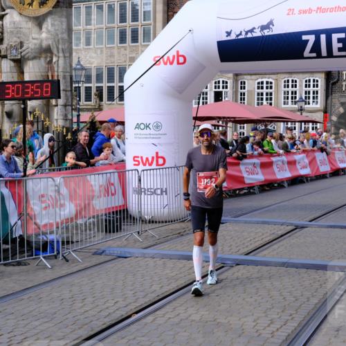 13.09.2026 - 21. swb-Marathon Bremen Tim E. http://msf.ph/oto/10352251 13.09.2026 12:34:47 Ziel 917, 1154, 1997 meine-sportfotos.de