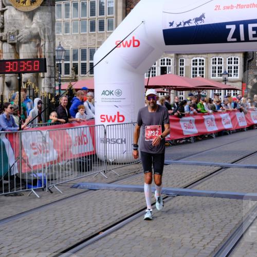 13.09.2026 - 21. swb-Marathon Bremen Tim E. http://msf.ph/oto/10352266 13.09.2026 12:34:47 Ziel 917, 1154, 1997 meine-sportfotos.de