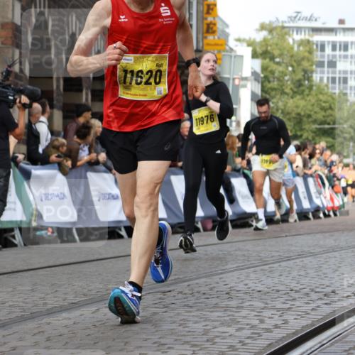 13.09.2026 - 21. swb-Marathon Bremen Strokosch-Dieckow http://msf.ph/oto/10352281 13.09.2026 10:55:09 Ziel 10589, 10608, 10646, 10704, 10901, 11040, 11174, 11569, 11620, 11860, 11874, 11889, 12313, 12519, 12800, 13526, 13592, 10725, 11014, 11466, 11631, 11910, 12201, 12218, 12258, 12549 meine-sportfotos.de