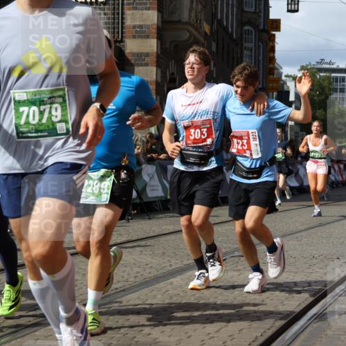 13.09.2026 - 21. swb-Marathon Bremen Strokosch-Dieckow http://msf.ph/oto/10352289 13.09.2026 13:29:43 Ziel 132, 303, 596, 651, 1083, 1365, 1387, 1545, 1823, 2023, 2076, 2301, 2742, 2867, 2957, 3258, 3721, 3796, 3846, 3912, 4541, 5036, 5244, 5599, 6030, 6103, 6499, 6690, 7013, 7149, 7361, 7426, 7631, 7649, 7860, 8007, 8009, 8066, 8099, 8277, 8338, 8675, 8831, 9249, 9889, 10128, 109, 454, 716, 1073, 1173, 1205, 1759, 1848, 1861, 3320, 3618, 3667, 3908, 4115, 4524, 4575, 5631, 6127, 6725, 7093, 8267, 8612, 8771, 8899, 9049 meine-sportfotos.de