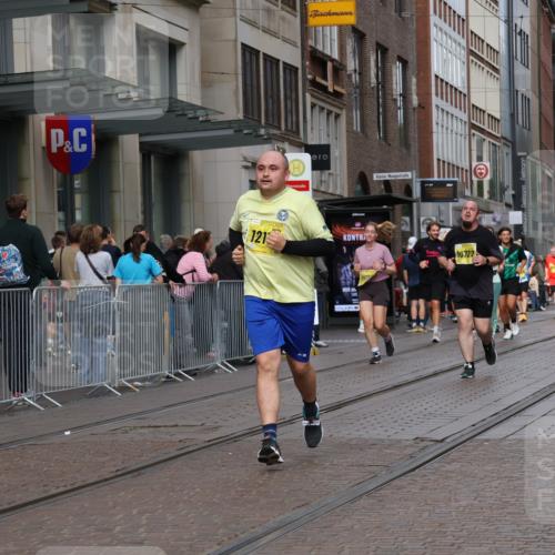 13.09.2026 - 21. swb-Marathon Bremen Strokosch-Dieckow http://msf.ph/oto/10352290 13.09.2026 11:14:20 Ziel 10303, 10519, 10557, 10705, 10722, 10805, 11041, 11097, 11098, 11140, 11173, 11186, 11288, 11363, 11408, 11876, 12112, 12193, 12431, 10395, 10396, 10402, 10491, 10586, 10784, 10854, 10880, 11027, 11173, 11233, 11363, 11535, 11703, 11864, 11902, 12100 meine-sportfotos.de