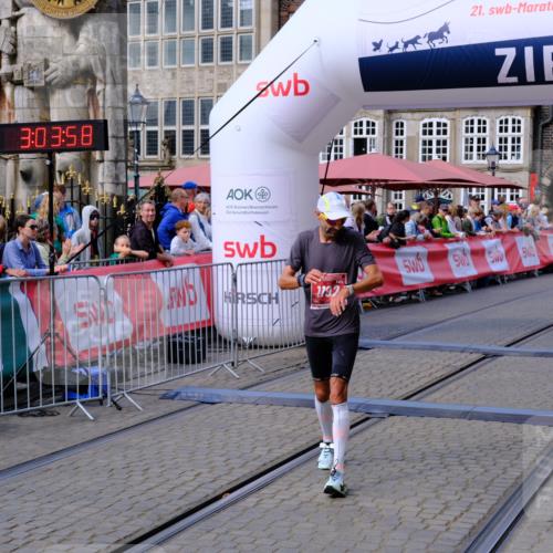 13.09.2026 - 21. swb-Marathon Bremen Tim E. http://msf.ph/oto/10352293 13.09.2026 12:34:48 Ziel 917, 1154, 1997 meine-sportfotos.de