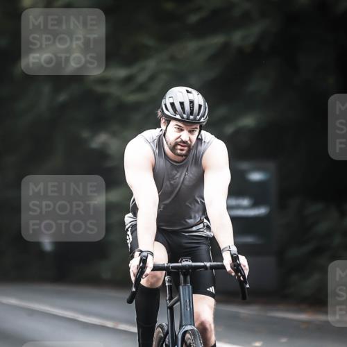 13.09.2026 - Stadtparktriathlon H.Heesch http://msf.ph/oto/10352303 13.09.2026 11:06:40 Radfahren 443, 550, 611, 614, 634, 656, 674 meine-sportfotos.de