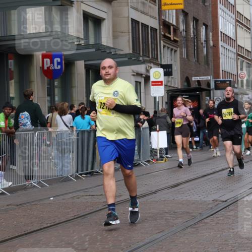 13.09.2026 - 21. swb-Marathon Bremen Strokosch-Dieckow http://msf.ph/oto/10352309 13.09.2026 11:14:21 Ziel 10303, 10519, 10557, 10705, 10722, 10805, 11041, 11097, 11098, 11140, 11186, 11288, 11408, 11876, 12112, 12191, 12193, 12431, 10395, 10396, 10402, 10586, 10784, 10854, 11027, 11173, 11233, 11363, 11535, 11703, 11864, 11902, 12100 meine-sportfotos.de