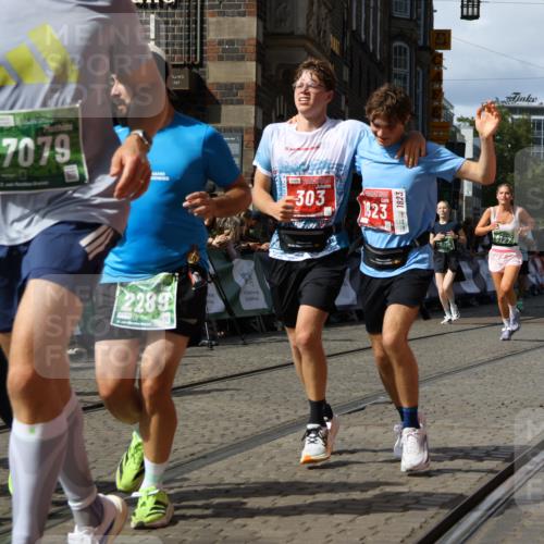 13.09.2026 - 21. swb-Marathon Bremen Strokosch-Dieckow http://msf.ph/oto/10352323 13.09.2026 13:29:43 Ziel 132, 303, 596, 651, 1083, 1365, 1387, 1545, 1823, 2023, 2076, 2301, 2742, 2867, 2957, 3258, 3721, 3796, 3846, 3912, 4541, 5036, 5244, 5599, 6030, 6103, 6499, 6690, 7013, 7149, 7361, 7426, 7631, 7649, 7860, 8007, 8009, 8066, 8099, 8277, 8338, 8675, 8831, 9249, 9889, 10128, 109, 454, 716, 1073, 1173, 1205, 1759, 1848, 1861, 3320, 3618, 3667, 3908, 4115, 4524, 4575, 5631, 6127, 6725, 7093, 8267, 8612, 8771, 8899, 9049 meine-sportfotos.de