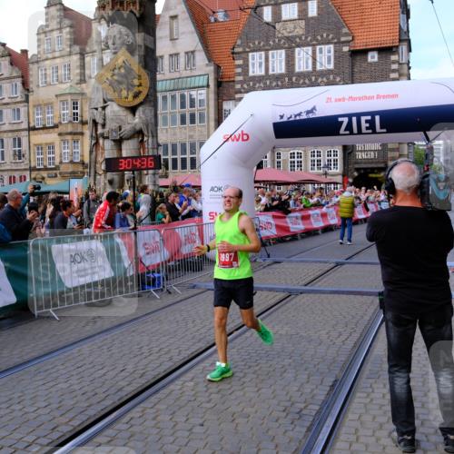 13.09.2026 - 21. swb-Marathon Bremen Tim E. http://msf.ph/oto/10352333 13.09.2026 12:35:25 Ziel 1028 meine-sportfotos.de