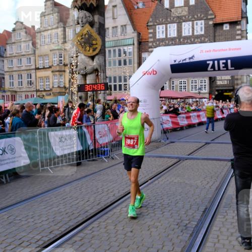 13.09.2026 - 21. swb-Marathon Bremen Tim E. http://msf.ph/oto/10352346 13.09.2026 12:35:25 Ziel 1028 meine-sportfotos.de