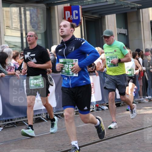 13.09.2026 - 21. swb-Marathon Bremen Strokosch-Dieckow http://msf.ph/oto/10352368 13.09.2026 13:32:30 Ziel 891, 1437, 1532, 2611, 2638, 3167, 3354, 3773, 3878, 3895, 3902, 4194, 4233, 4323, 4862, 5009, 5090, 5398, 5581, 5657, 5706, 6018, 6583, 6718, 6786, 6941, 7016, 7466, 7756, 7758, 8344, 8367, 8506, 9406, 9745, 9829, 10048, 13164, 13232, 13234, 13247, 287, 1369, 1687, 2292, 2293, 2910, 2992, 3402, 3429, 3441, 3650, 3878, 3922, 4057, 4263, 4380, 4471, 4566, 4655, 4835, 5281, 5628, 6258, 6475, 6518, 6593, 6760, 7182, 7818, 9394, 13182 meine-sportfotos.de