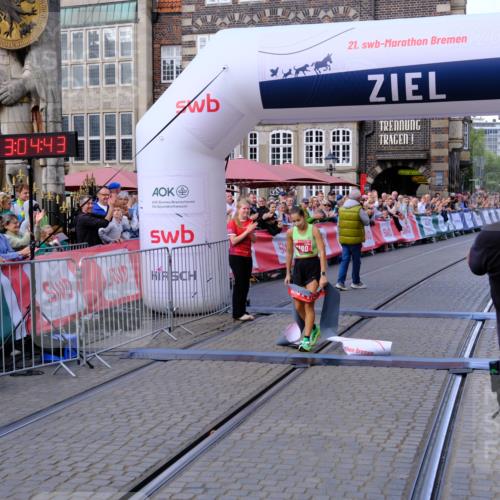 13.09.2026 - 21. swb-Marathon Bremen Tim E. http://msf.ph/oto/10352384 13.09.2026 12:35:33 Ziel 1028 meine-sportfotos.de