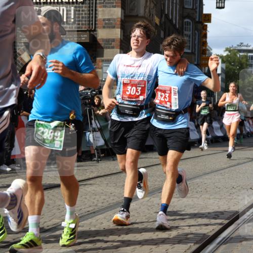 13.09.2026 - 21. swb-Marathon Bremen Strokosch-Dieckow http://msf.ph/oto/10352388 13.09.2026 13:29:43 Ziel 132, 303, 596, 651, 1083, 1365, 1387, 1545, 1823, 2023, 2076, 2301, 2742, 2867, 2957, 3258, 3721, 3796, 3846, 3912, 4541, 5036, 5244, 5599, 6030, 6103, 6499, 6690, 7013, 7149, 7361, 7426, 7631, 7649, 7860, 8007, 8009, 8066, 8099, 8277, 8338, 8675, 8831, 9249, 9889, 10128, 109, 454, 716, 1073, 1173, 1205, 1759, 1848, 1861, 3320, 3618, 3667, 3908, 4115, 4524, 4575, 5631, 6127, 6725, 7093, 8267, 8612, 8771, 8899, 9049 meine-sportfotos.de