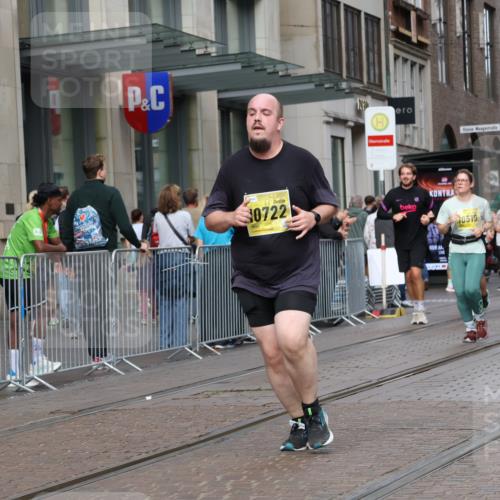 13.09.2026 - 21. swb-Marathon Bremen Strokosch-Dieckow http://msf.ph/oto/10352423 13.09.2026 11:14:24 Ziel 10519, 10557, 10705, 10722, 10776, 10805, 11085, 11097, 11098, 11186, 11288, 11408, 11645, 11876, 12112, 12191, 12193, 10303, 10395, 10396, 10402, 10586, 10722, 10784, 10854, 11027, 11041, 11140, 11173, 11233, 11363, 11535, 11703, 11864, 11902, 12100, 12431 meine-sportfotos.de