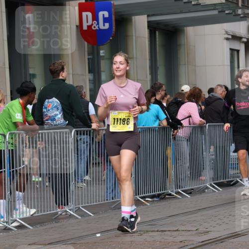 13.09.2026 - 21. swb-Marathon Bremen Strokosch-Dieckow http://msf.ph/oto/10352459 13.09.2026 11:14:26 Ziel 10271, 10519, 10557, 10705, 10752, 10776, 10805, 11085, 11097, 11098, 11186, 11288, 11408, 11645, 11673, 11876, 11974, 12191, 12193, 10303, 10395, 10396, 10402, 10586, 10722, 10784, 10854, 11041, 11140, 11173, 11233, 11363, 11535, 11703, 11864, 12100, 12112, 12431 meine-sportfotos.de