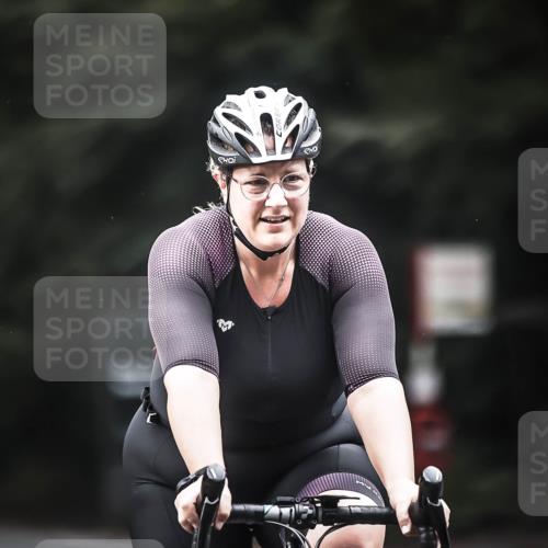 13.09.2026 - Stadtparktriathlon H.Heesch http://msf.ph/oto/10352480 13.09.2026 11:06:54 Radfahren 394, 490, 584 meine-sportfotos.de