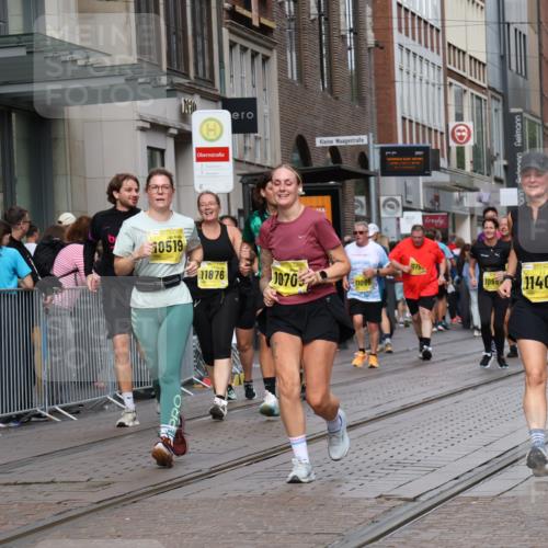 13.09.2026 - 21. swb-Marathon Bremen Strokosch-Dieckow http://msf.ph/oto/10352493 13.09.2026 11:14:27 Ziel 10271, 10519, 10557, 10705, 10752, 10776, 10805, 11085, 11097, 11098, 11186, 11288, 11408, 11645, 11673, 11876, 11974, 12191, 12193, 10303, 10395, 10396, 10402, 10586, 10722, 10784, 10854, 11041, 11140, 11173, 11233, 11363, 11535, 11703, 11864, 12100, 12112, 12431 meine-sportfotos.de