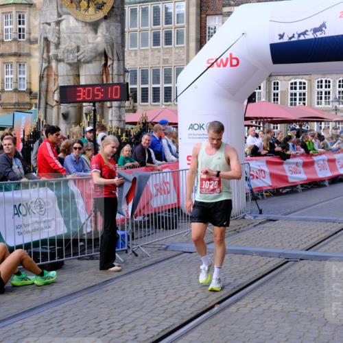 13.09.2026 - 21. swb-Marathon Bremen Tim E. http://msf.ph/oto/10352499 13.09.2026 12:35:59 Ziel 1238 meine-sportfotos.de