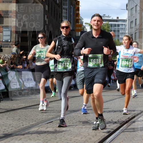 13.09.2026 - 21. swb-Marathon Bremen Strokosch-Dieckow http://msf.ph/oto/10352560 13.09.2026 13:29:47 Ziel 132, 303, 596, 651, 1083, 1243, 1365, 1387, 1823, 2076, 2301, 2742, 2957, 3030, 3258, 3721, 3846, 3912, 4541, 5244, 5599, 6103, 6384, 6499, 6690, 6930, 7013, 7426, 7631, 7649, 7860, 8007, 8009, 8066, 8099, 8277, 8338, 8675, 8831, 9889, 10128, 109, 454, 1173, 1205, 1611, 1653, 1759, 1780, 1848, 1861, 2126, 3190, 3320, 3667, 3908, 4524, 4575, 5198, 5348, 5631, 7093, 8110, 8267, 8470, 8899, 9049, 9104 meine-sportfotos.de