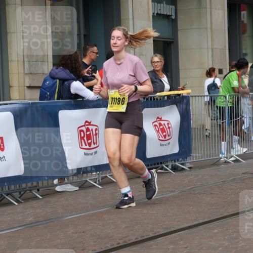 13.09.2026 - 21. swb-Marathon Bremen Strokosch-Dieckow http://msf.ph/oto/10352581 13.09.2026 11:14:29 Ziel 10271, 10519, 10557, 10605, 10705, 10752, 10776, 10805, 11085, 11097, 11098, 11186, 11288, 11408, 11645, 11673, 11876, 11974, 12191, 12193, 10303, 10395, 10396, 10402, 10586, 10722, 10784, 10854, 11041, 11140, 11173, 11233, 11363, 11535, 11703, 11864, 12100, 12112, 12431 meine-sportfotos.de