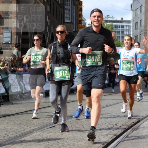 13.09.2026 - 21. swb-Marathon Bremen Strokosch-Dieckow http://msf.ph/oto/10352615 13.09.2026 13:29:47 Ziel 132, 303, 596, 651, 1083, 1243, 1365, 1387, 1823, 2076, 2301, 2742, 2957, 3030, 3258, 3721, 3846, 3912, 4541, 5244, 5599, 6103, 6384, 6499, 6690, 6930, 7013, 7426, 7631, 7649, 7860, 8007, 8009, 8066, 8099, 8277, 8338, 8675, 8831, 9889, 10128, 109, 454, 1173, 1205, 1611, 1653, 1759, 1780, 1848, 1861, 2126, 3190, 3320, 3667, 3908, 4524, 4575, 5198, 5348, 5631, 7093, 8110, 8267, 8470, 8899, 9049, 9104 meine-sportfotos.de