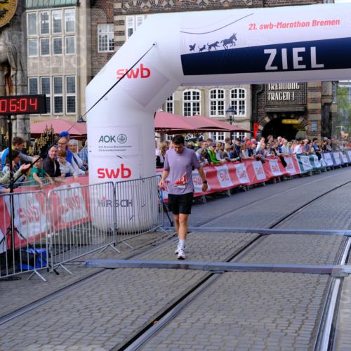 13.09.2026 - 21. swb-Marathon Bremen Tim E. http://msf.ph/oto/10352648 13.09.2026 12:36:53 Ziel  meine-sportfotos.de