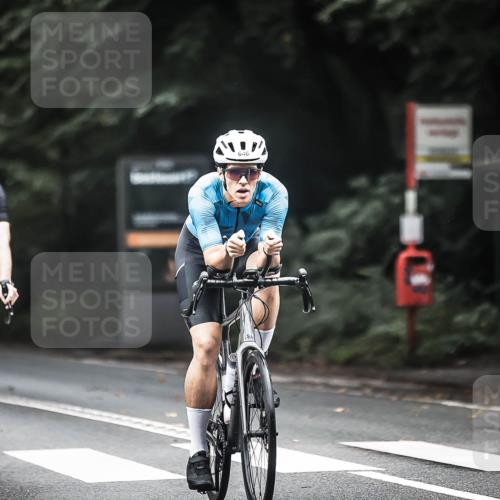 13.09.2026 - Stadtparktriathlon H.Heesch http://msf.ph/oto/10352652 13.09.2026 11:07:13 Radfahren 586, 599, 639, 646, 677 meine-sportfotos.de