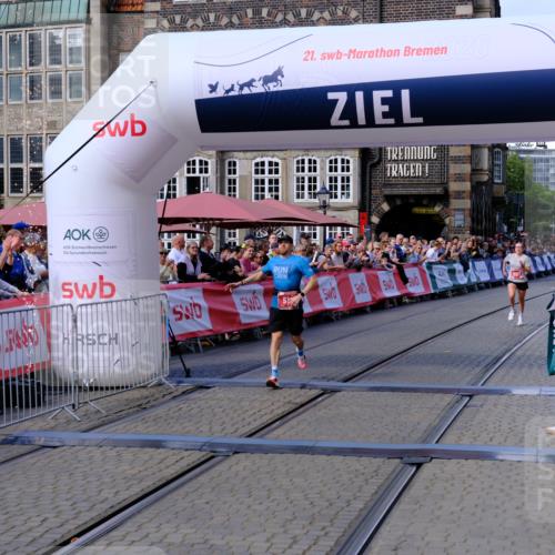 13.09.2026 - 21. swb-Marathon Bremen Tim E. http://msf.ph/oto/10352672 13.09.2026 12:38:11 Ziel  meine-sportfotos.de