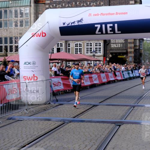 13.09.2026 - 21. swb-Marathon Bremen Tim E. http://msf.ph/oto/10352700 13.09.2026 12:38:11 Ziel  meine-sportfotos.de